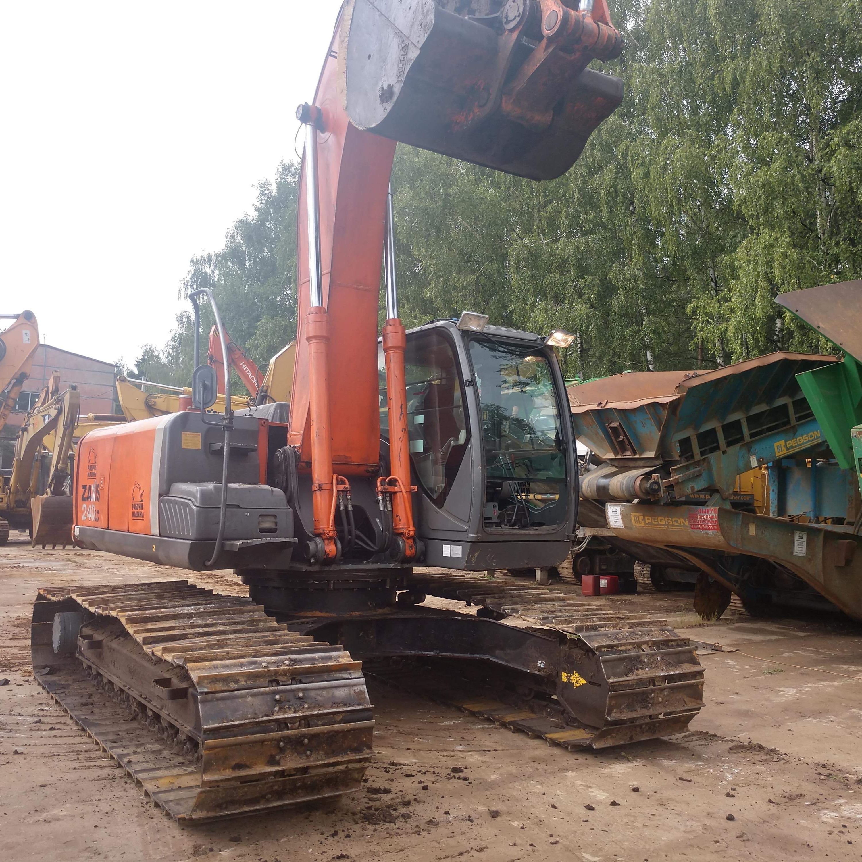 Экскаватор гусеничный hitachi ZX 240